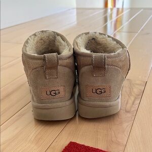 sand ugg minis